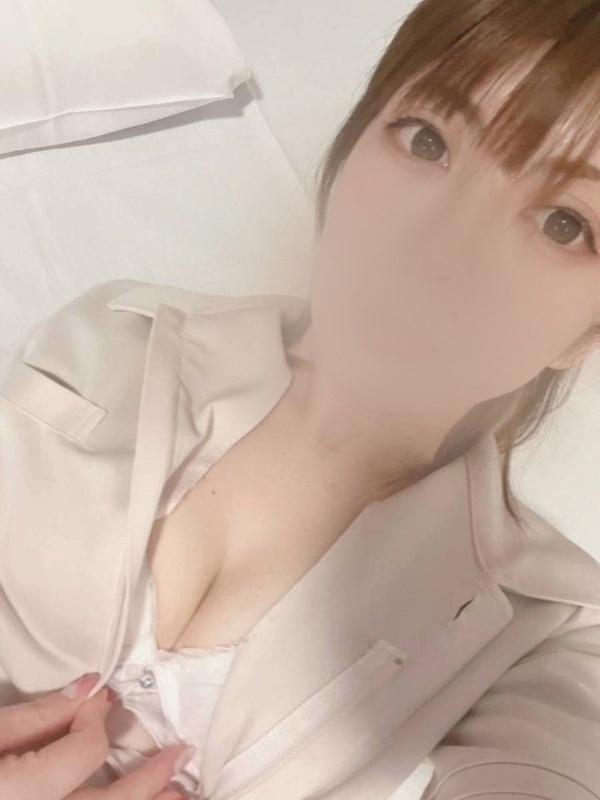 お漏らし妻・白鳥亜美(33)