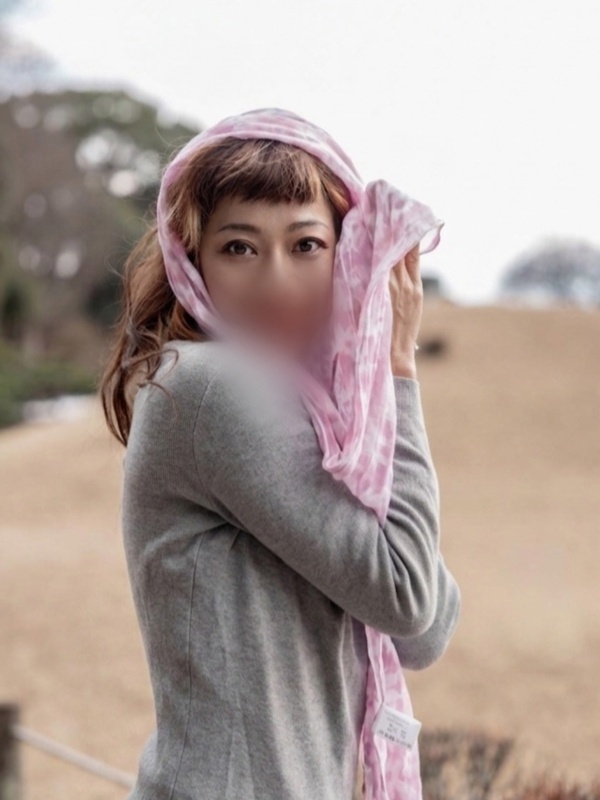 玄関即尺痴女・暁月みどり(42)