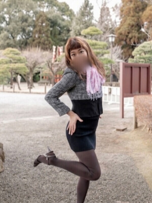 玄関即尺痴女・暁月みどり(42)