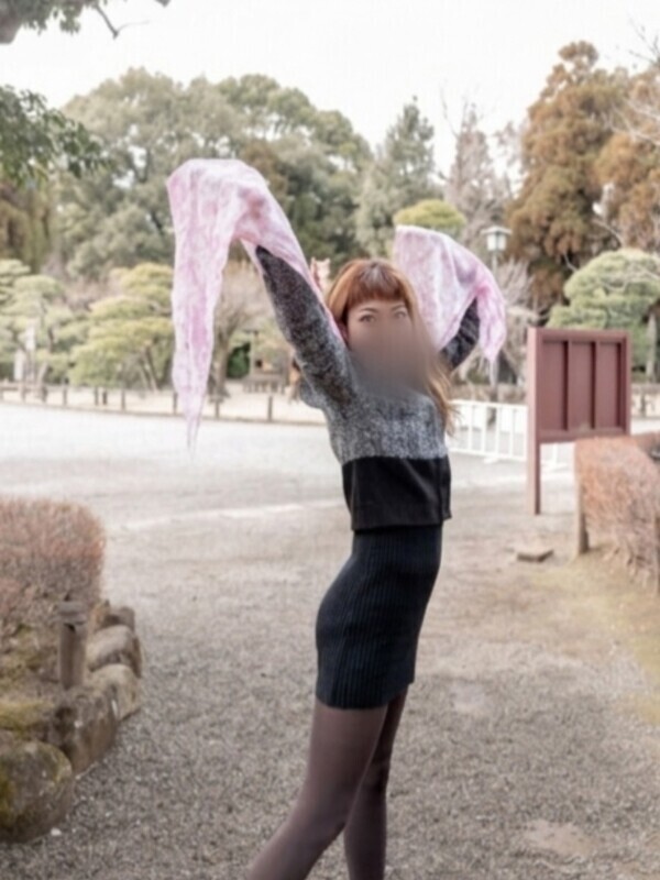 玄関即尺痴女・暁月みどり(42)