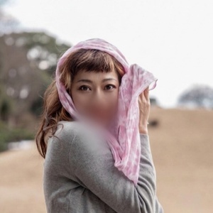 玄関即尺痴女・暁月みどり