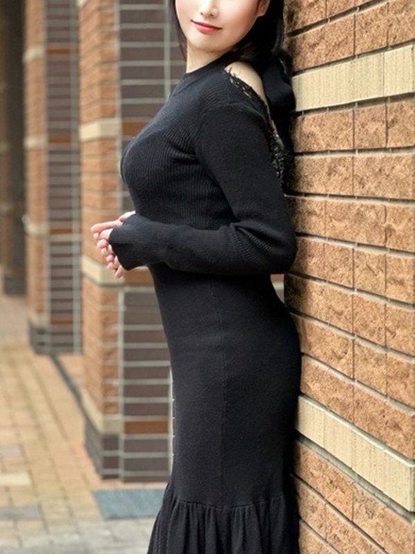 秋元かれん(31)