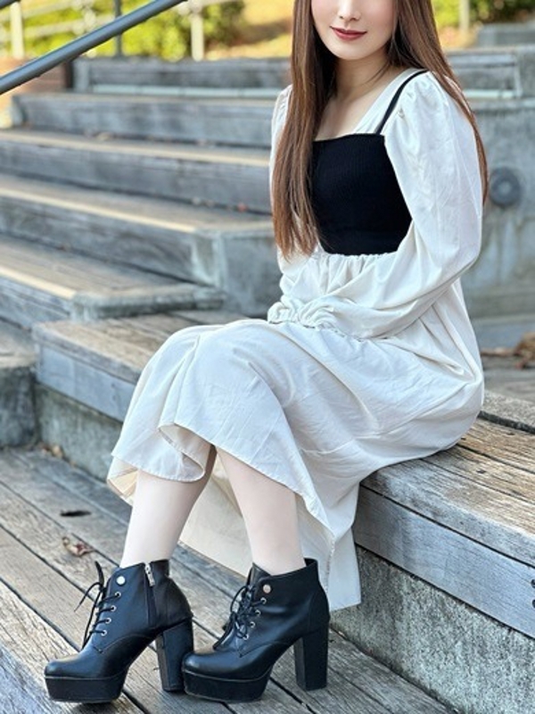 愛川もな(34)