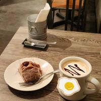 昨日はこだわりのコーヒー屋にてまったり幸せを感じた良い一日でした