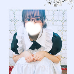 メイド服とメガネ。