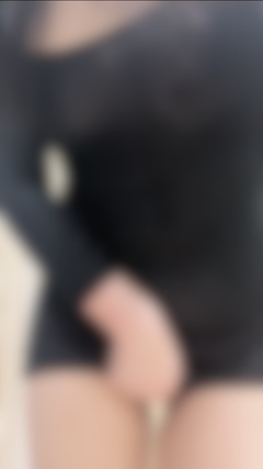 見えてるなら耳元で囁いて