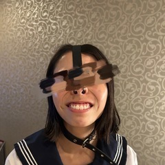 イラマしながら太ももで顔挟まれて笑いながら両手ピース