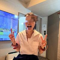 制服のスカートがびちょびちょになるぐらいの涎