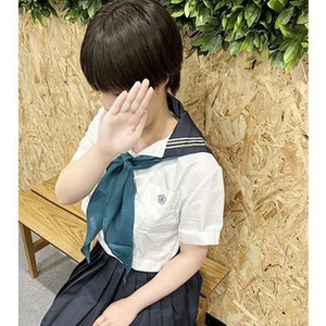小栗　もなか
