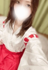 巫女コス供養のまゆさん